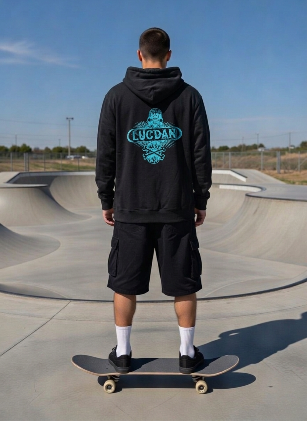 SUDADERA NEGRA CON CAPUCHA LUCDAN REF.25051