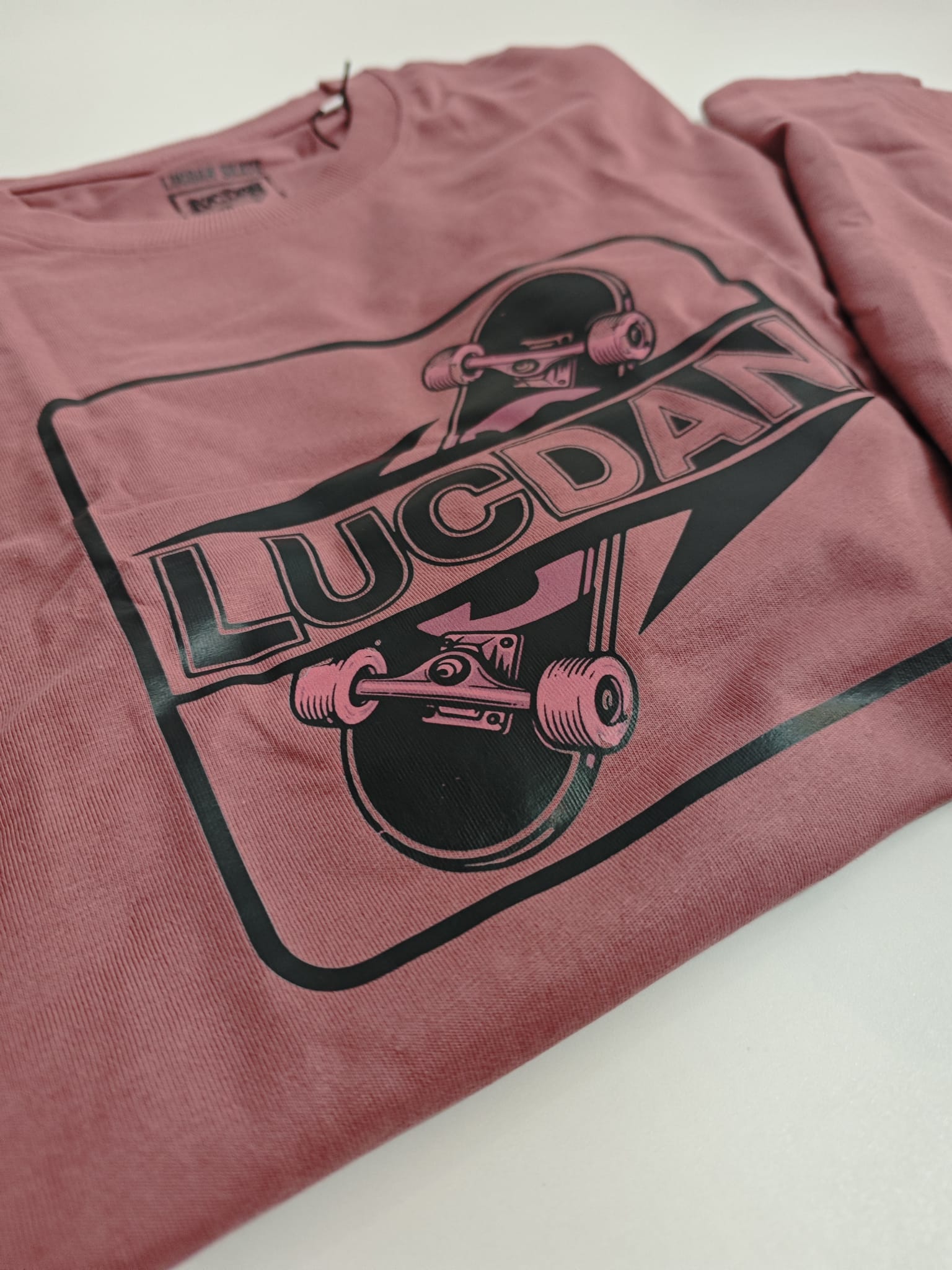 CAMISETA M/C OVERSIZE ROJO PÁLIDO SKATER UNISEX LUCDAN