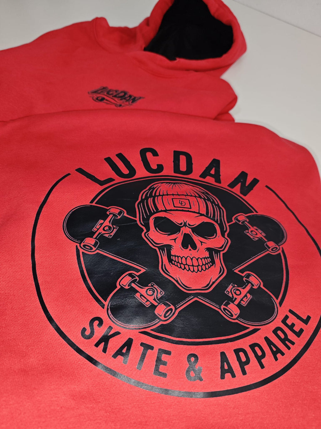 SUDADERA ROJA CON CAPUCHA LUCDAN REF.25053