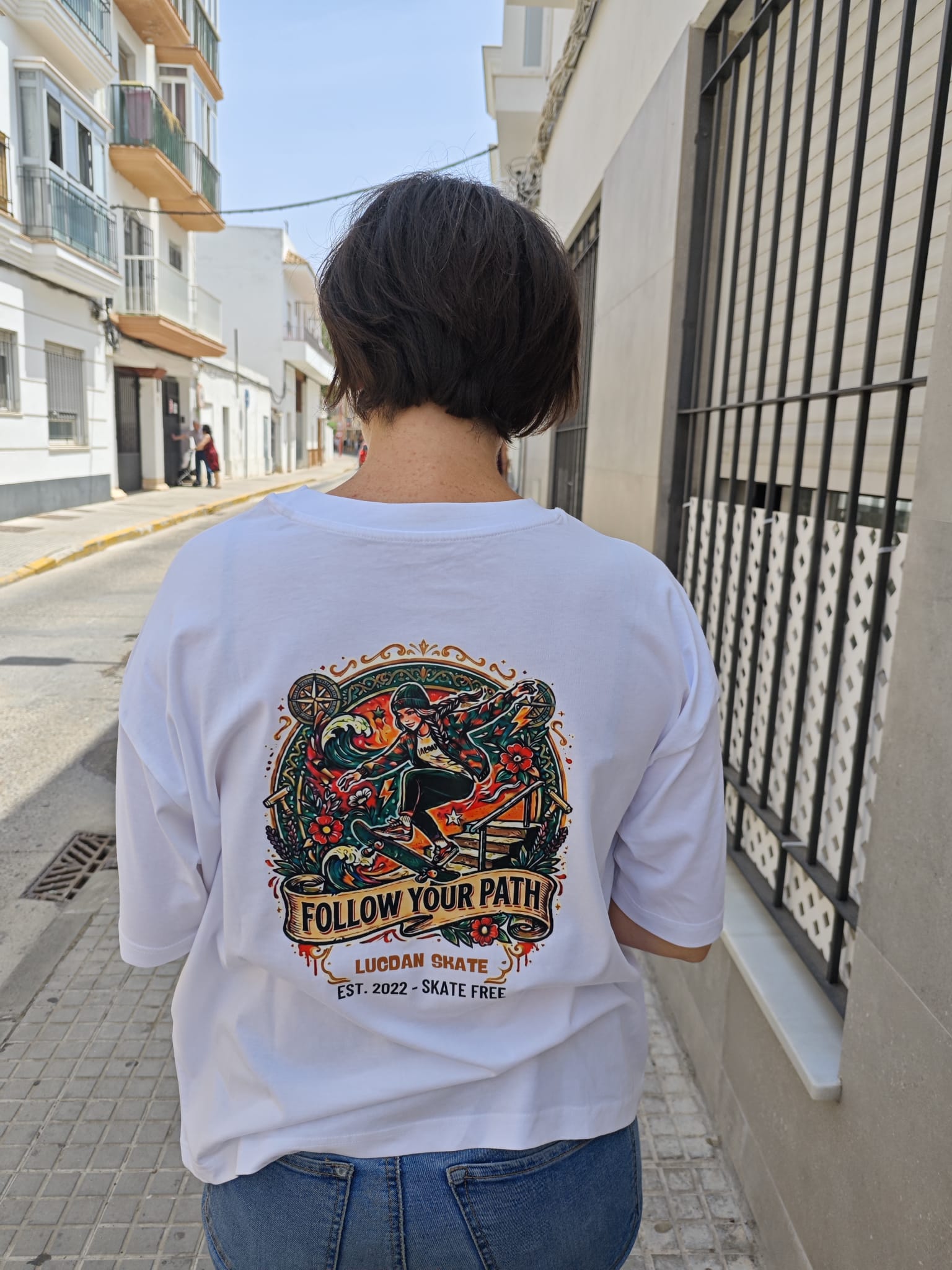Camiseta Oversize Mujer Blanca — LucDan Skate